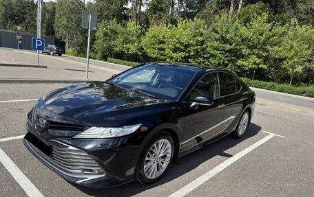 Toyota Camry, 2018 год, 2 700 000 рублей, 2 фотография