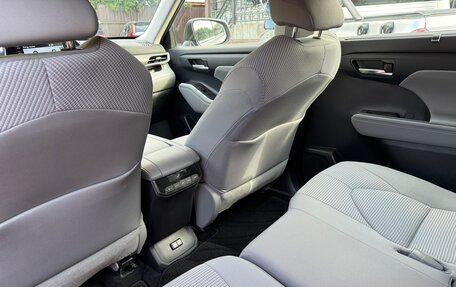 Toyota Highlander, 2022 год, 6 400 000 рублей, 4 фотография