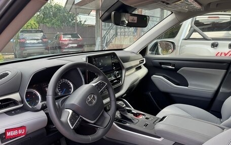 Toyota Highlander, 2022 год, 6 400 000 рублей, 12 фотография