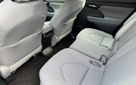 Toyota Highlander, 2022 год, 6 400 000 рублей, 17 фотография