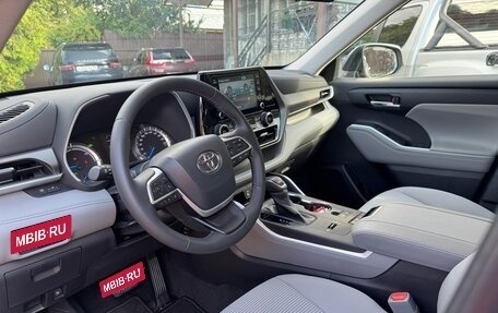 Toyota Highlander, 2022 год, 6 400 000 рублей, 3 фотография