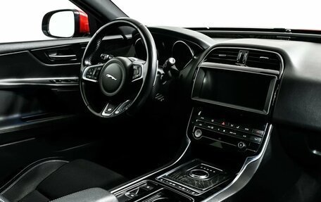 Jaguar XE I рестайлинг, 2018 год, 2 750 000 рублей, 7 фотография