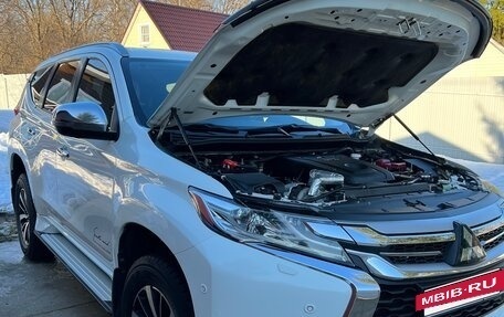Mitsubishi Pajero Sport III рестайлинг, 2017 год, 2 550 000 рублей, 7 фотография