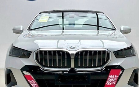 BMW 5 серия, 2025 год, 6 490 000 рублей, 2 фотография