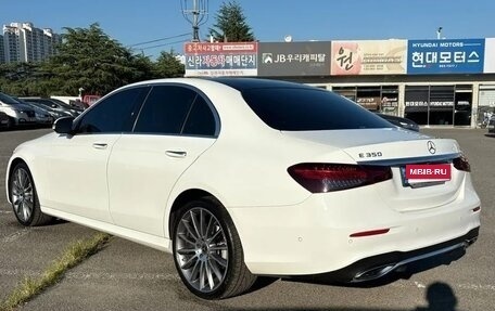 Mercedes-Benz E-Класс, 2022 год, 4 250 000 рублей, 3 фотография