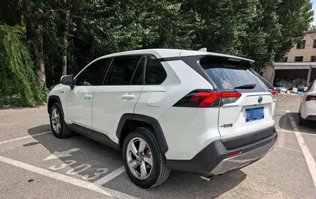 Toyota RAV4, 2022 год, 2 824 000 рублей, 6 фотография