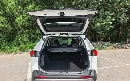 Toyota RAV4, 2022 год, 2 824 000 рублей, 7 фотография