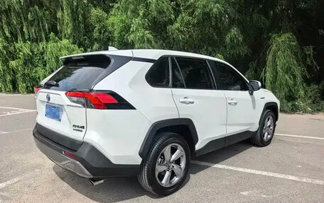 Toyota RAV4, 2022 год, 2 824 000 рублей, 4 фотография