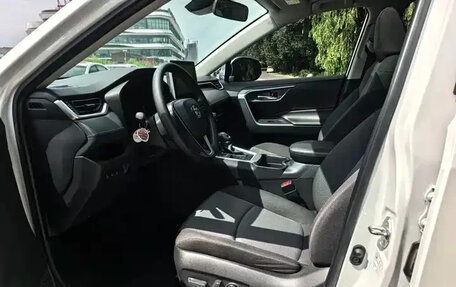 Toyota RAV4, 2022 год, 2 824 000 рублей, 9 фотография