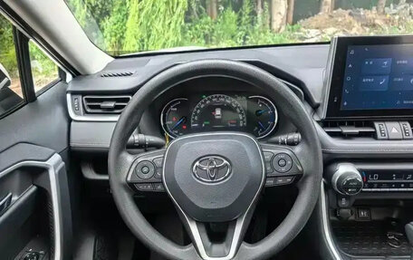 Toyota RAV4, 2022 год, 2 824 000 рублей, 8 фотография