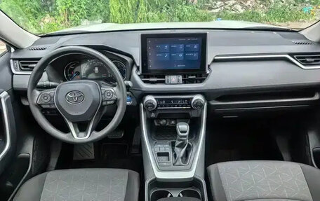 Toyota RAV4, 2022 год, 2 824 000 рублей, 12 фотография