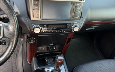 Toyota Land Cruiser Prado 150 рестайлинг 2, 2015 год, 3 500 000 рублей, 11 фотография