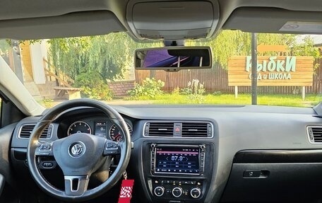 Volkswagen Jetta VI, 2012 год, 980 000 рублей, 2 фотография