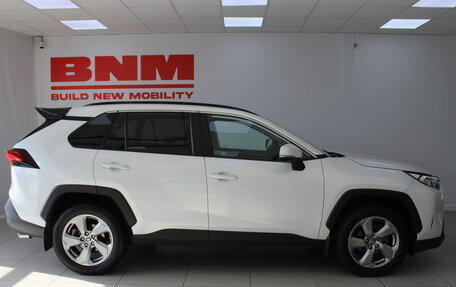 Toyota RAV4, 2021 год, 3 470 000 рублей, 2 фотография