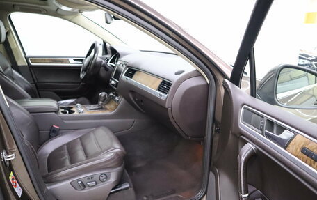 Volkswagen Touareg III, 2011 год, 1 630 000 рублей, 13 фотография