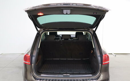 Volkswagen Touareg III, 2011 год, 1 630 000 рублей, 17 фотография