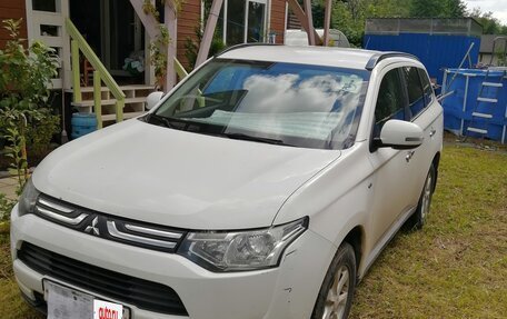 Mitsubishi Outlander III рестайлинг 3, 2013 год, 1 890 000 рублей, 11 фотография