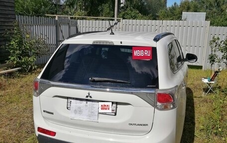 Mitsubishi Outlander III рестайлинг 3, 2013 год, 1 890 000 рублей, 10 фотография