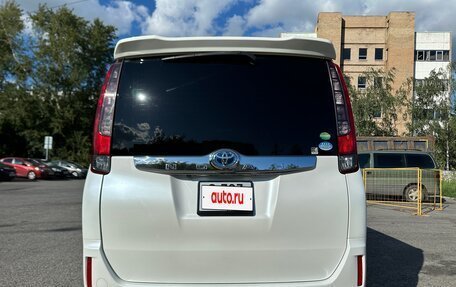 Toyota Noah III, 2014 год, 2 030 000 рублей, 4 фотография