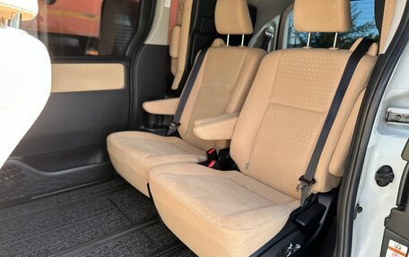 Toyota Noah III, 2014 год, 2 030 000 рублей, 15 фотография
