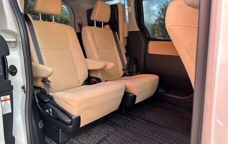 Toyota Noah III, 2014 год, 2 030 000 рублей, 14 фотография