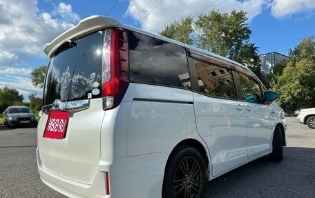 Toyota Noah III, 2014 год, 2 030 000 рублей, 5 фотография
