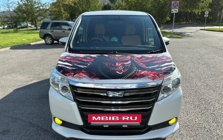 Toyota Noah III, 2014 год, 2 030 000 рублей, 8 фотография