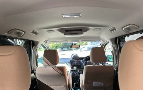 Toyota Noah III, 2014 год, 2 030 000 рублей, 18 фотография