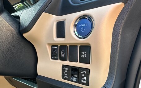 Toyota Noah III, 2014 год, 2 030 000 рублей, 23 фотография