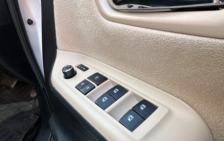 Toyota Noah III, 2014 год, 2 030 000 рублей, 24 фотография