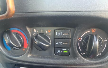 Nissan Almera, 2004 год, 300 000 рублей, 31 фотография