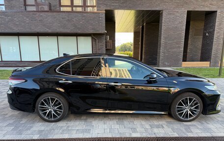 Toyota Camry, 2021 год, 3 500 000 рублей, 2 фотография