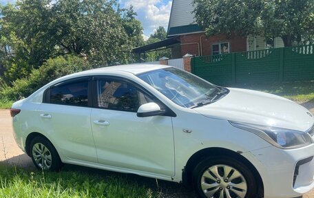 KIA Rio IV, 2018 год, 700 000 рублей, 2 фотография