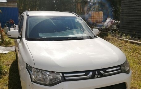 Mitsubishi Outlander III рестайлинг 3, 2013 год, 1 890 000 рублей, 2 фотография