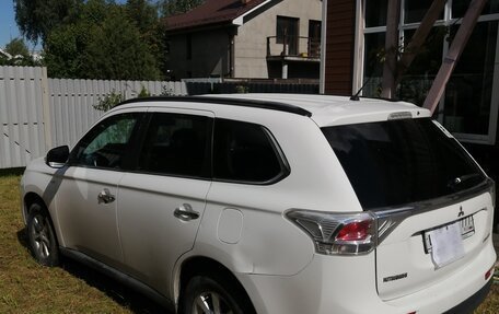 Mitsubishi Outlander III рестайлинг 3, 2013 год, 1 890 000 рублей, 4 фотография