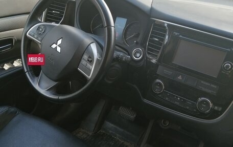 Mitsubishi Outlander III рестайлинг 3, 2013 год, 1 890 000 рублей, 7 фотография