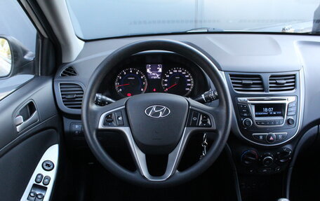 Hyundai Solaris II рестайлинг, 2015 год, 995 000 рублей, 6 фотография