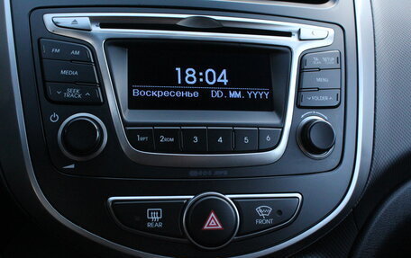 Hyundai Solaris II рестайлинг, 2015 год, 995 000 рублей, 10 фотография