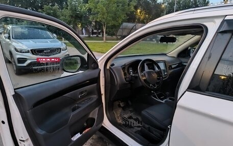 Mitsubishi Outlander III рестайлинг 3, 2021 год, 1 910 000 рублей, 4 фотография