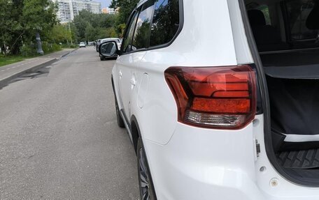 Mitsubishi Outlander III рестайлинг 3, 2021 год, 1 910 000 рублей, 12 фотография