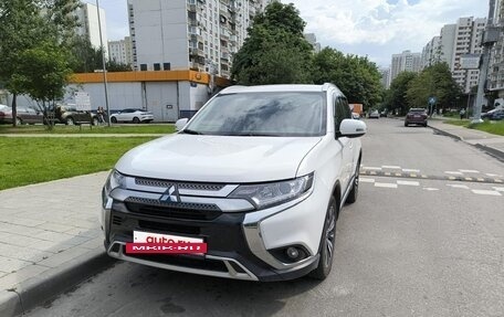 Mitsubishi Outlander III рестайлинг 3, 2021 год, 1 910 000 рублей, 3 фотография