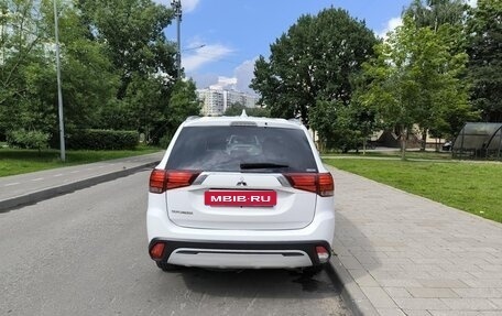 Mitsubishi Outlander III рестайлинг 3, 2021 год, 1 910 000 рублей, 5 фотография