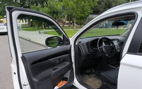 Mitsubishi Outlander III рестайлинг 3, 2021 год, 1 910 000 рублей, 14 фотография