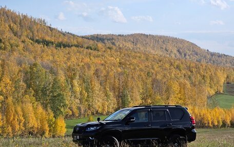 Toyota Land Cruiser Prado 150 рестайлинг 2, 2019 год, 3 600 000 рублей, 3 фотография