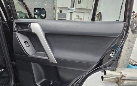 Toyota Land Cruiser Prado 150 рестайлинг 2, 2019 год, 3 600 000 рублей, 19 фотография