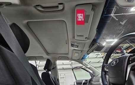 Toyota Land Cruiser Prado 150 рестайлинг 2, 2019 год, 3 600 000 рублей, 23 фотография