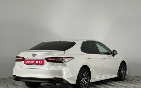 Toyota Camry, 2021 год, 3 550 000 рублей, 7 фотография