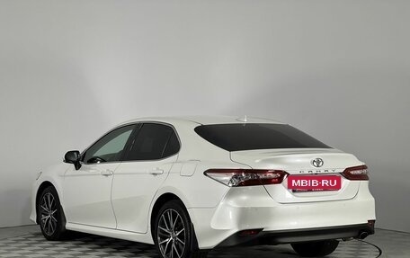 Toyota Camry, 2021 год, 3 550 000 рублей, 10 фотография