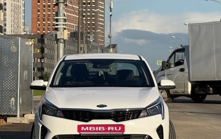 KIA Rio IV, 2021 год, 1 650 000 рублей, 2 фотография