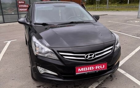Hyundai Solaris II рестайлинг, 2015 год, 900 000 рублей, 1 фотография